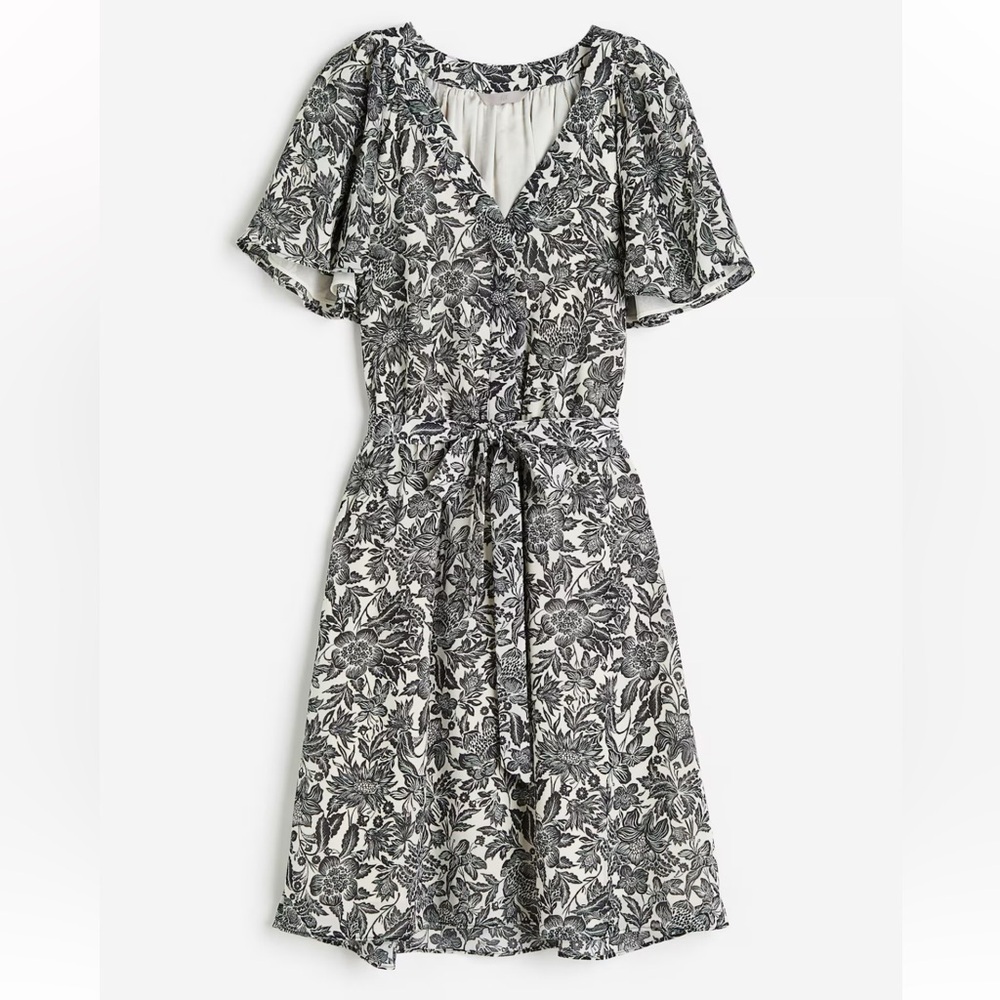 H&M Women’s V-Neck Chiffon Knee Length Floral Cream and Black Short Sleeve Small